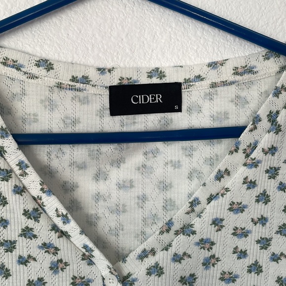 Adorable Cider Floral Pattern Long Sleeve Crop, Small - Picture 3 of 9